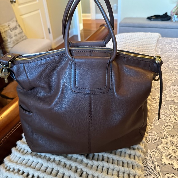 Excellent never used HOBO Sheila tote in cowhide and leather. - Picture 2 of 4